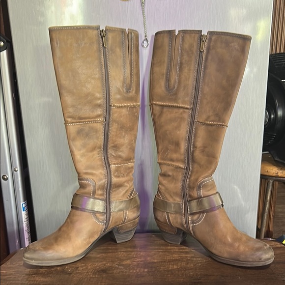 PIKOLINOS Brown Heeled Boots with Distressed Leather - Picture 3 of 9